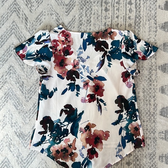 Floral short sleeved blouse - Picture 2 of 3
